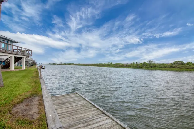 $675,000 | 354 Ling Street, Bayou Vista, TX 77563