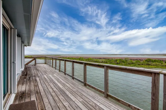 $675,000 | 354 Ling Street, Bayou Vista, TX 77563