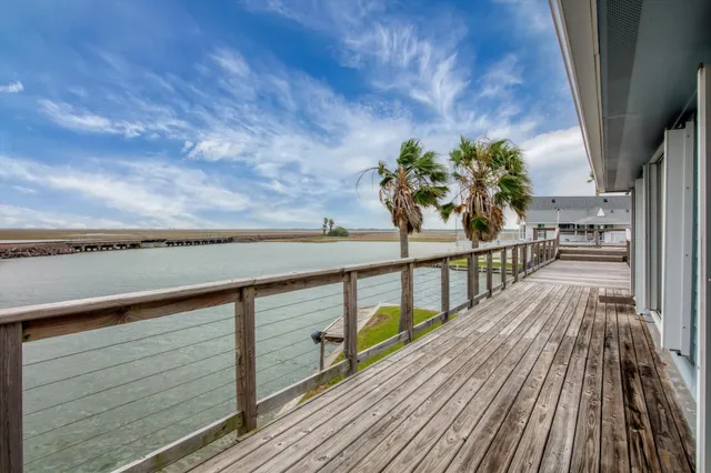 $675,000 | 354 Ling Street, Bayou Vista, TX 77563