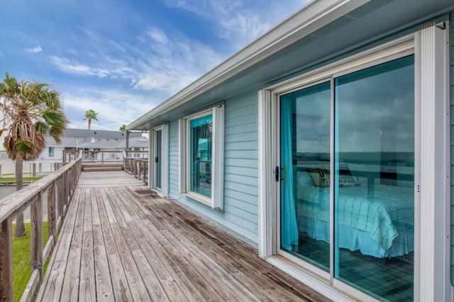 $675,000 | 354 Ling Street, Bayou Vista, TX 77563