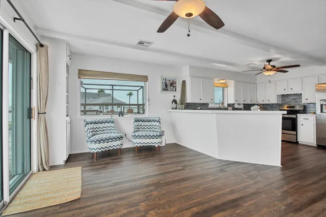 $675,000 | 354 Ling Street, Bayou Vista, TX 77563