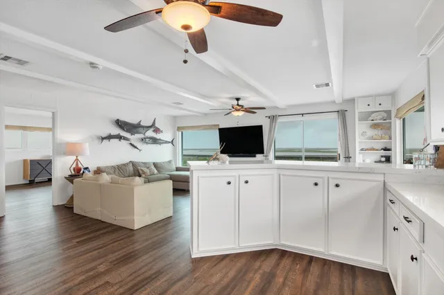 $675,000 | 354 Ling Street, Bayou Vista, TX 77563