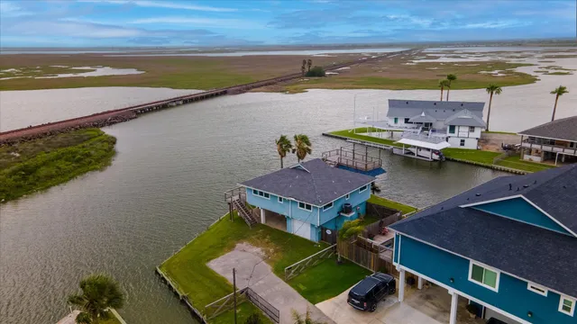 $675,000 | 354 Ling Street, Bayou Vista, TX 77563