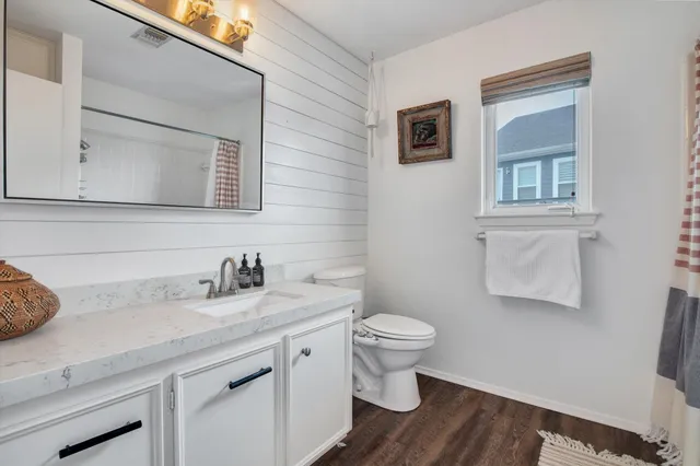 $675,000 | 354 Ling Street, Bayou Vista, TX 77563