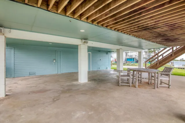 $675,000 | 354 Ling Street, Bayou Vista, TX 77563