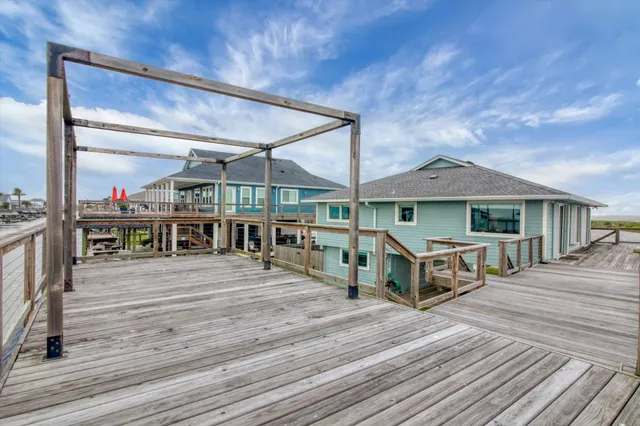 $675,000 | 354 Ling Street, Bayou Vista, TX 77563