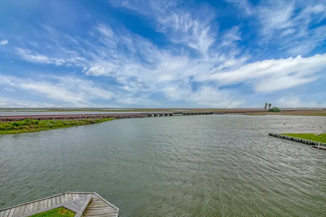 $675,000 | 354 Ling Street, Bayou Vista, TX 77563