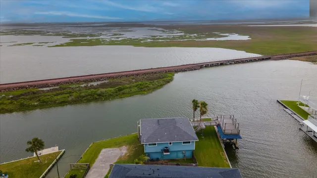 $675,000 | 354 Ling Street, Bayou Vista, TX 77563