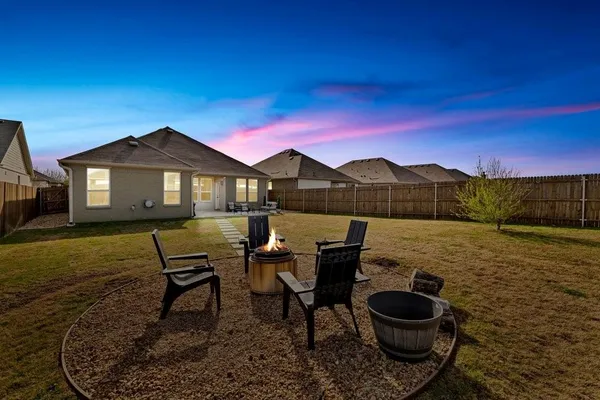 a view of a house with patio entertaining space