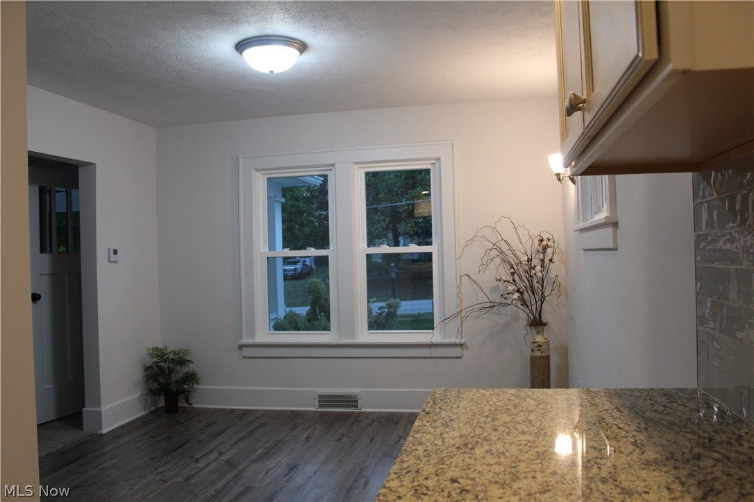 3513 Williamson Road Stow, OH 44224 - Photo 3 of 20 Newly remodeled eat-in kitchen