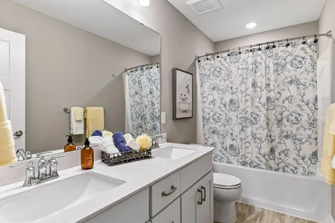 $825,000 | 7276 Rogers Court, Chanhassen, MN 55317