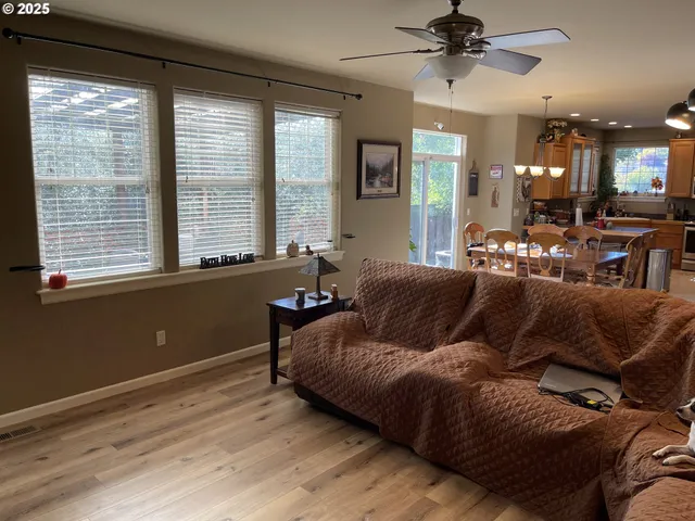 a view of entryway with patio