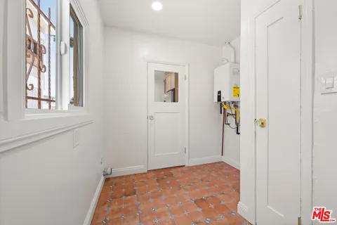 $549,000 | 2935 Redondo Boulevard, Los Angeles, CA 90016