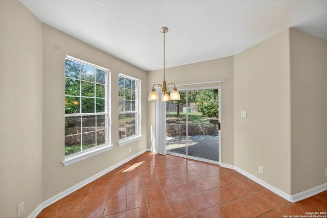 $2,600 | 25119 Royal Land, San Antonio, TX 78257
