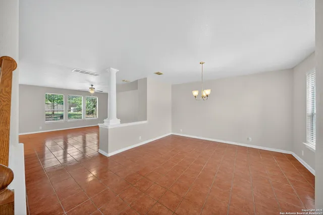 $2,600 | 25119 Royal Land, San Antonio, TX 78257