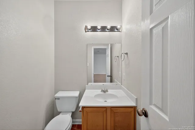 $2,600 | 25119 Royal Land, San Antonio, TX 78257