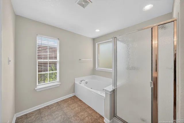 $2,600 | 25119 Royal Land, San Antonio, TX 78257