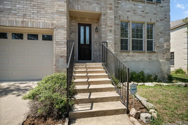 $2,600 | 25119 Royal Land, San Antonio, TX 78257