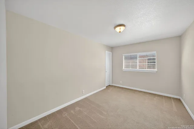 $2,600 | 25119 Royal Land, San Antonio, TX 78257