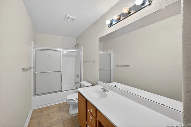 $2,600 | 25119 Royal Land, San Antonio, TX 78257