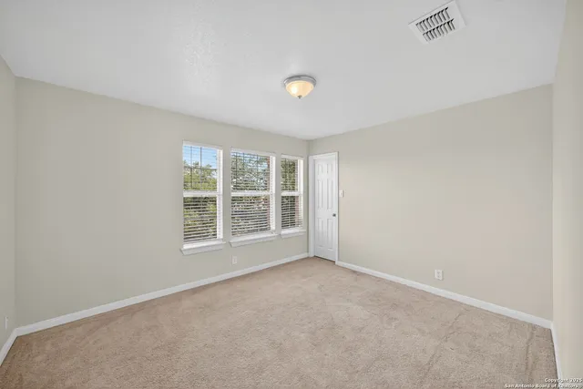 $2,600 | 25119 Royal Land, San Antonio, TX 78257