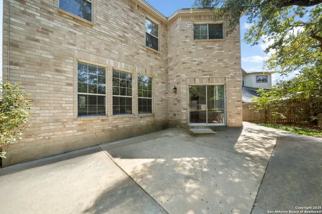$2,600 | 25119 Royal Land, San Antonio, TX 78257