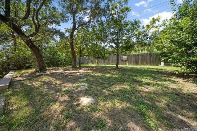 $2,600 | 25119 Royal Land, San Antonio, TX 78257