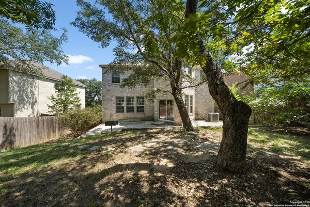 $2,600 | 25119 Royal Land, San Antonio, TX 78257