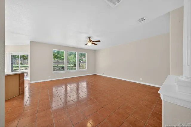 $2,600 | 25119 Royal Land, San Antonio, TX 78257
