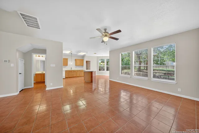 $2,600 | 25119 Royal Land, San Antonio, TX 78257