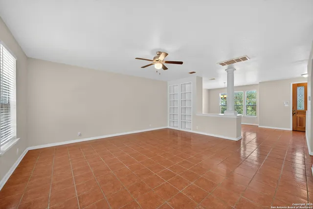 $2,600 | 25119 Royal Land, San Antonio, TX 78257