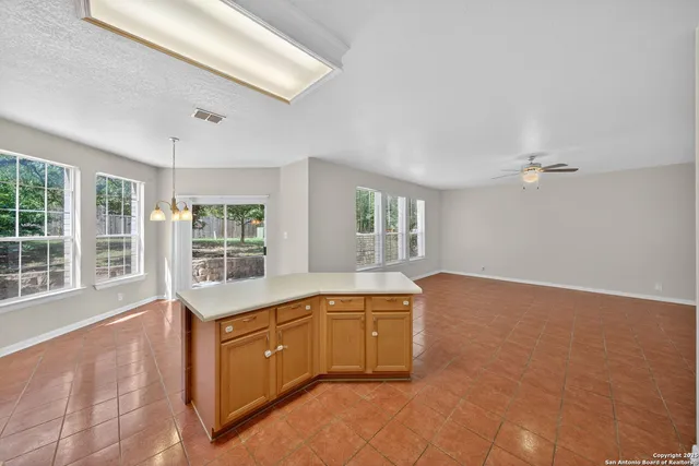 $2,600 | 25119 Royal Land, San Antonio, TX 78257