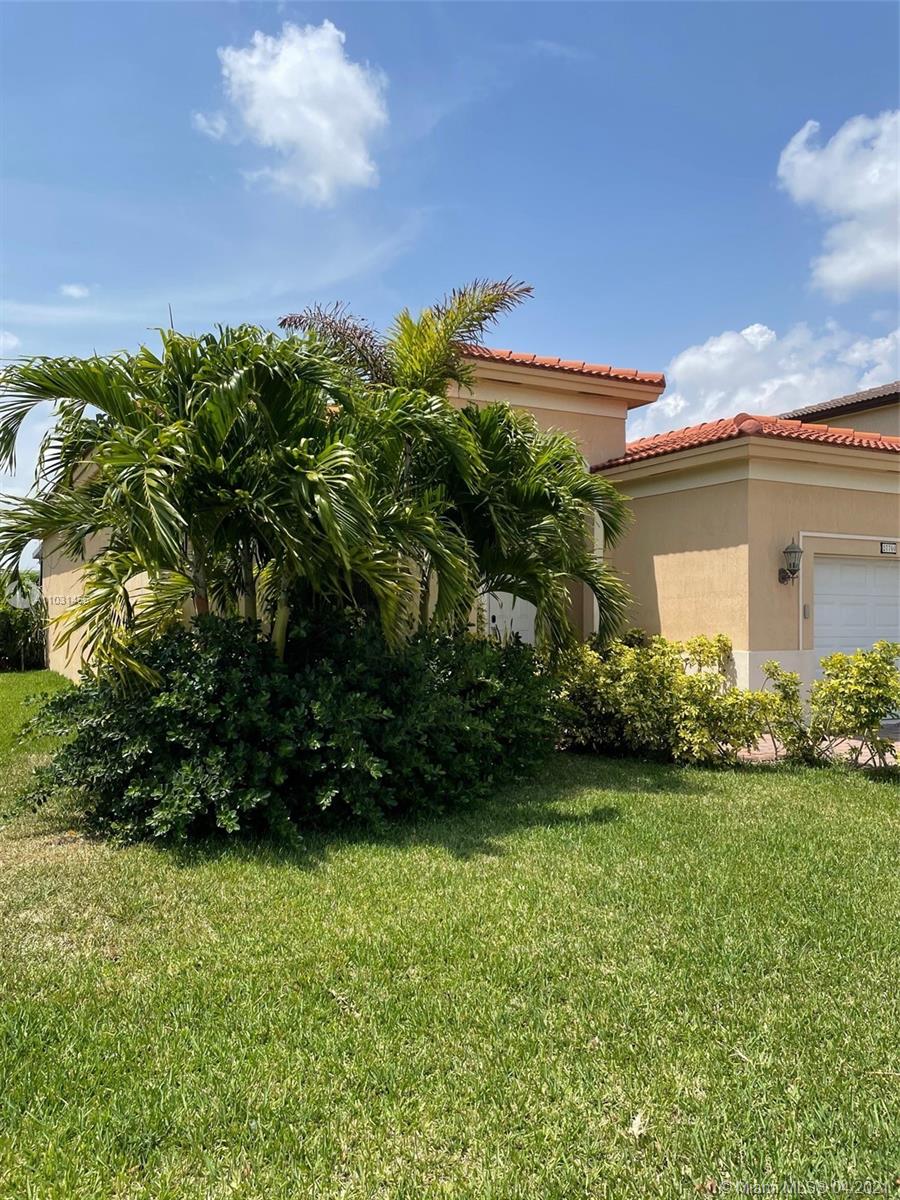 27760 Southwest 135th Ave Road Homestead, FL 33032 - Photo 3 of 27 Gallery Image 3