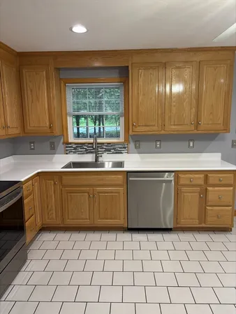 $2,300 | 1 1/2 Main Street, Unit B, Spencer, MA 01562