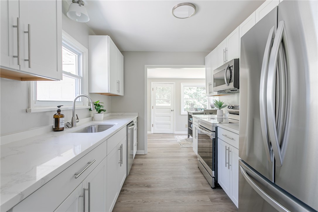 504 Moseley Road Perinton, NY 14450 - Photo 7 of 20