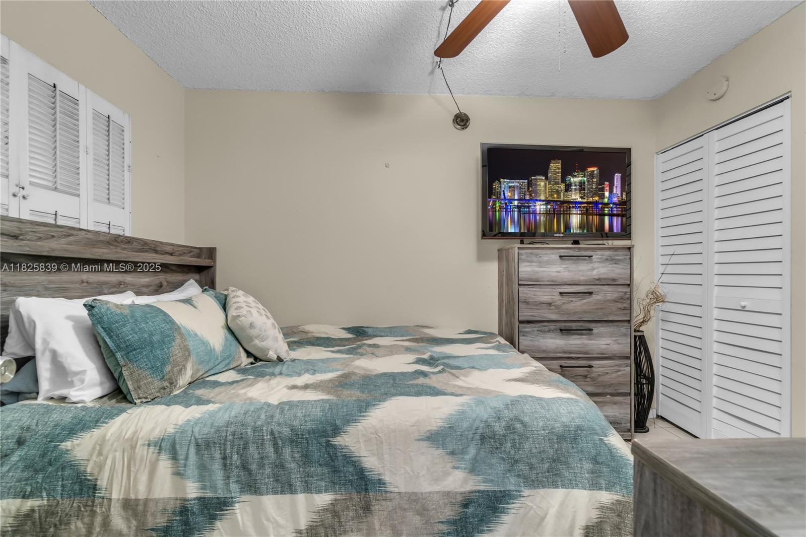 8400 Southwest 133rd Avenue Road, Unit 212 Miami, FL 33183 - Photo 20 of 32 a bedroom with a bed and a television