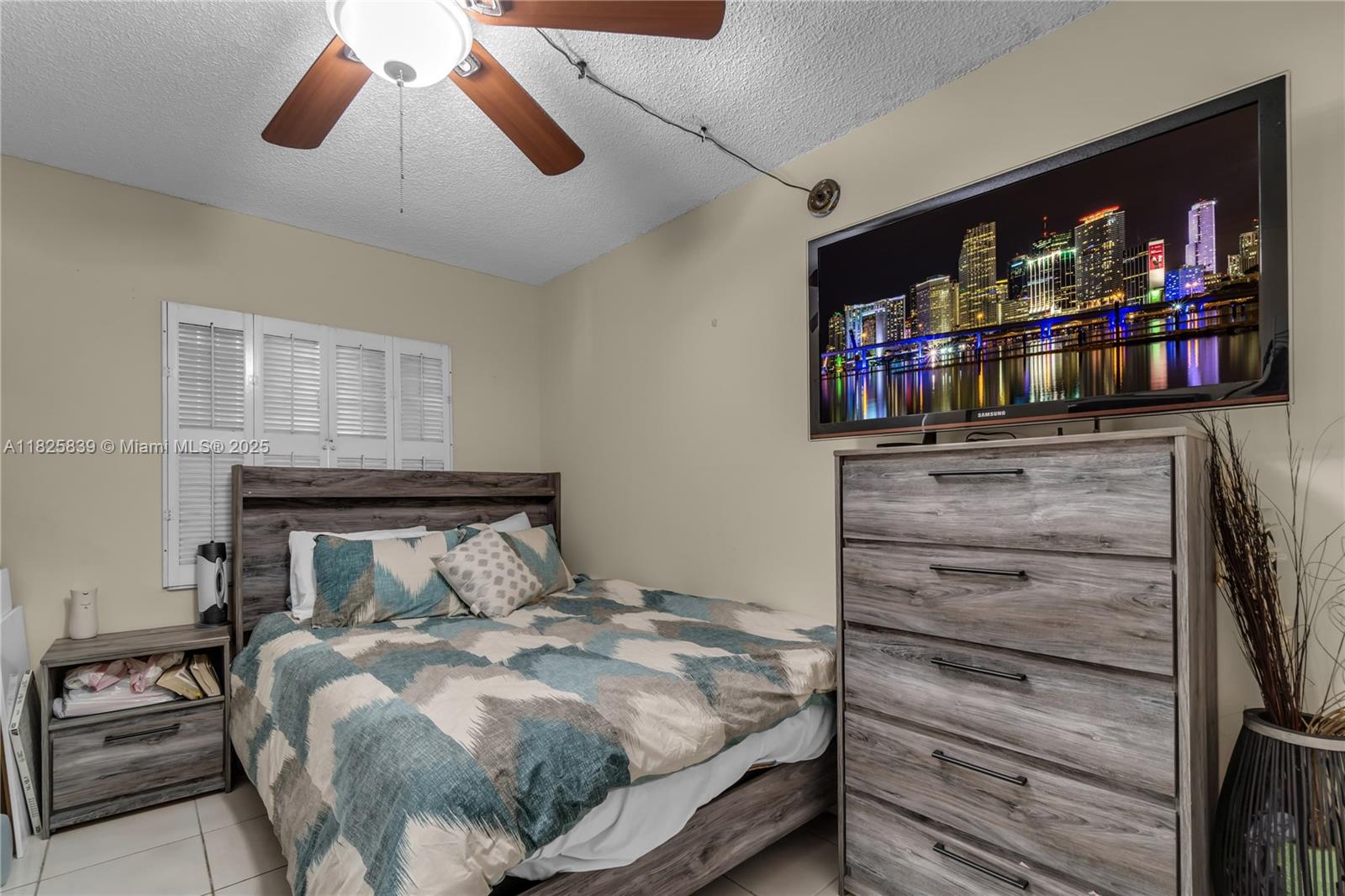 8400 Southwest 133rd Avenue Road, Unit 212 Miami, FL 33183 - Photo 26 of 32 a bedroom with a bed and the view of closet