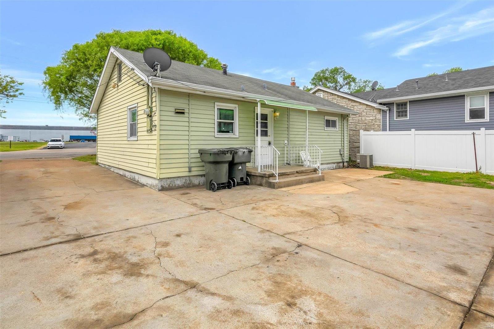 3745 Weber Road St. Louis, MO 63125 - Photo 17 of 20 Gallery Image 17