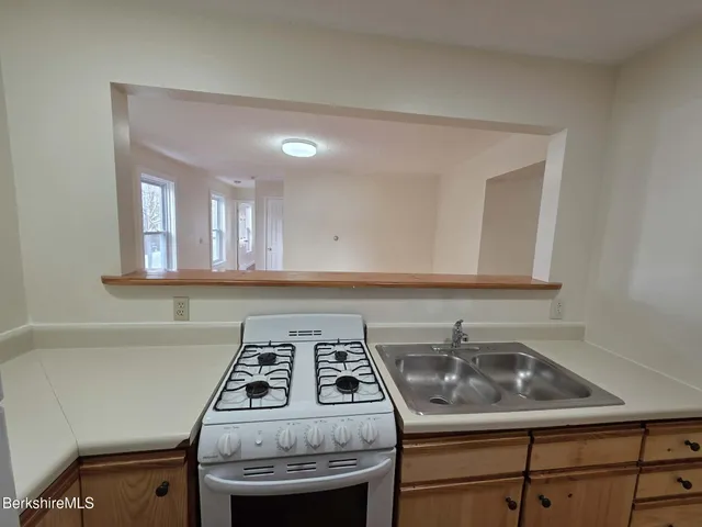 $1,200 | 19 Pleasant Street, Unit 2B, Adams, MA 01220