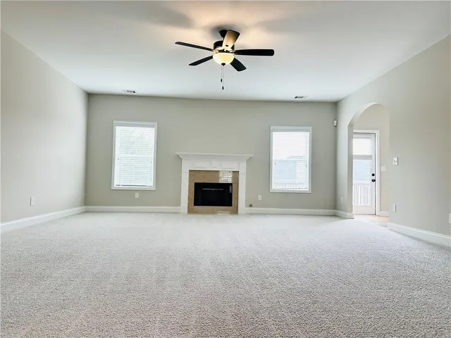 a view of empty room with a ceiling fan