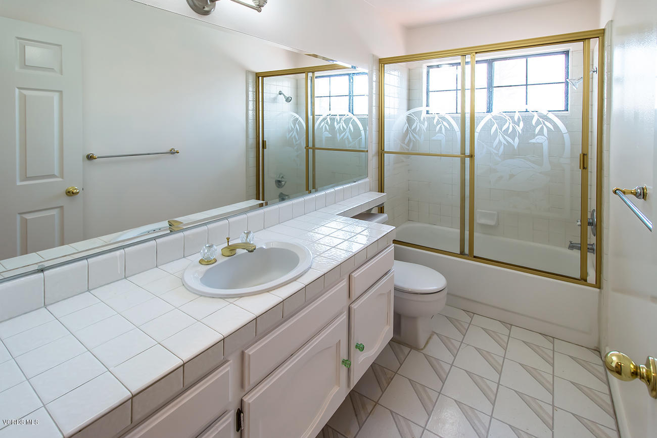 Undisclosed Address Stevenson Ranch, CA 91381 - Photo 14 of 27 HALL BATHMLS