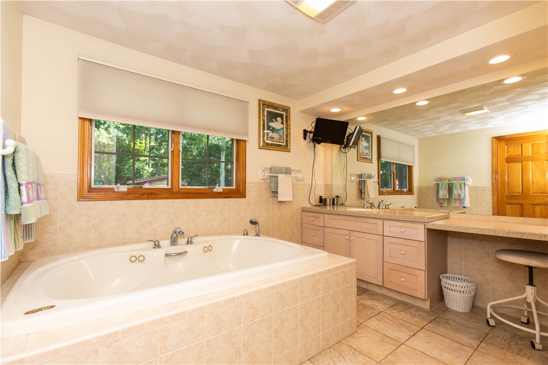 2774 Harkney Hill Road Coventry, RI 02816 - Photo 16 of 27