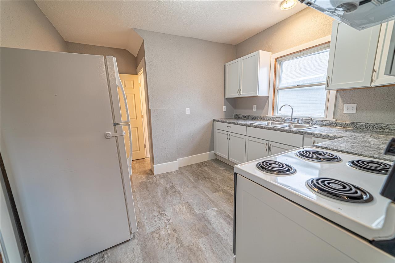 910 Center Point Road Northeast Cedar Rapids, IA 52402 - Photo 8 of 30 Gallery Image 8