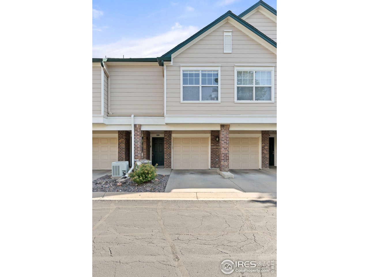 1855 Spaulding Circle Superior, CO 80027 - Photo 19 of 32 a bathroom with a sink and mirror