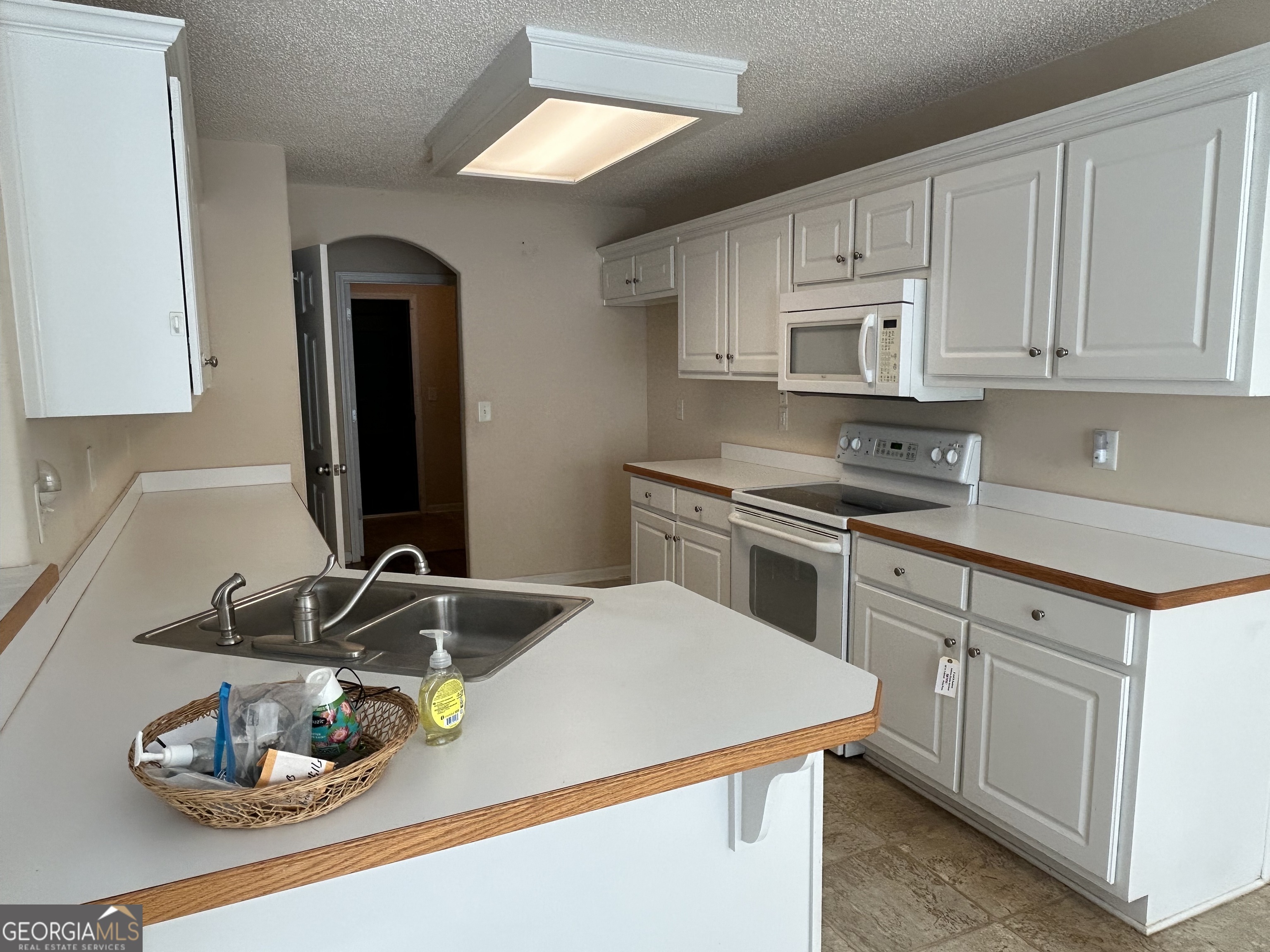 28 Pinewood Circle Colbert, GA 30628 - Photo 15 of 44 a kitchen that has a sink and cabinets