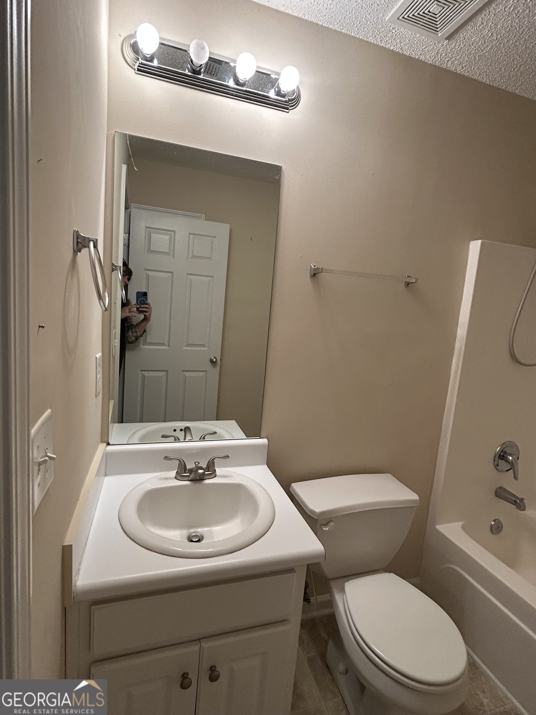 28 Pinewood Circle Colbert, GA 30628 - Photo 31 of 44 a bathroom with a sink a toilet and shower