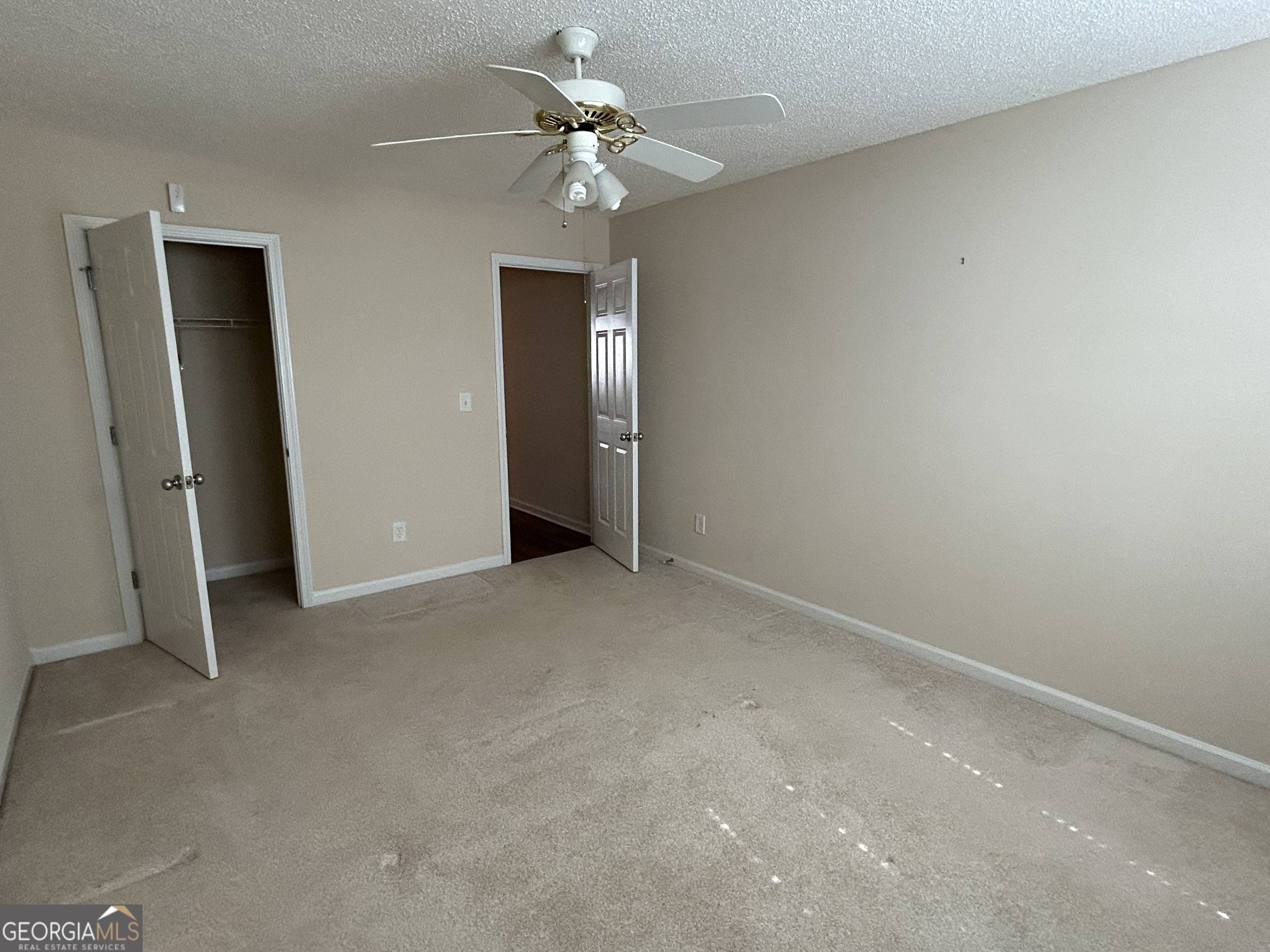 28 Pinewood Circle Colbert, GA 30628 - Photo 33 of 44 an empty room with a ceiling fan and a bathroom