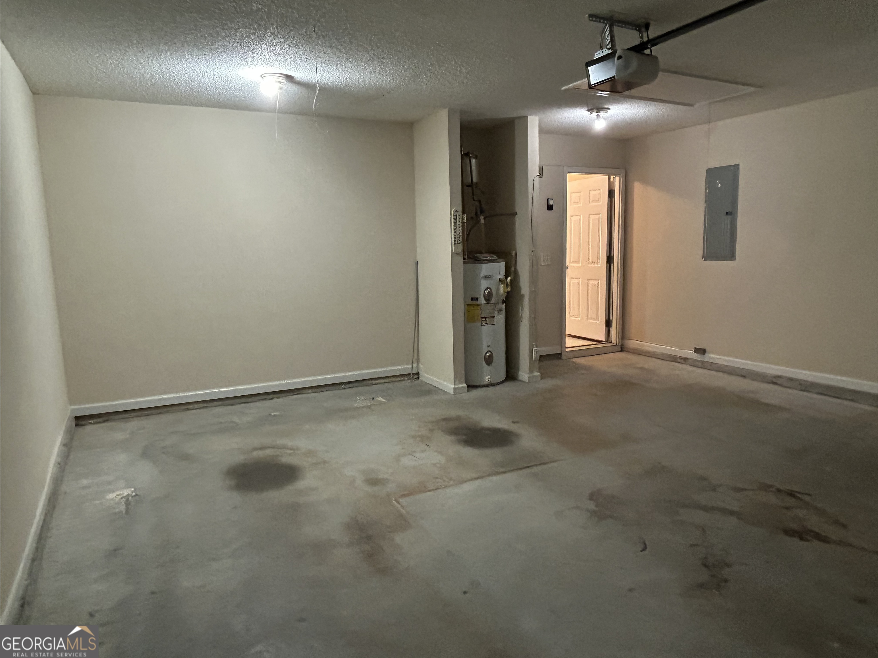 28 Pinewood Circle Colbert, GA 30628 - Photo 36 of 44 an empty room with closet and a ceiling fan
