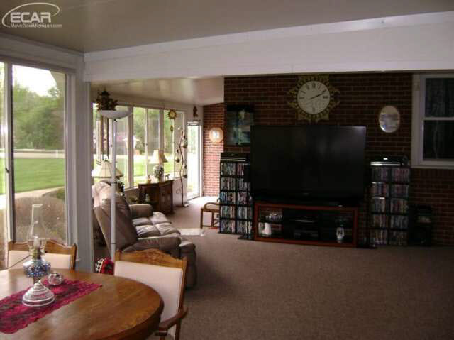 1090 North Genesee Road Burton, MI 48509 - Photo 8 of 9 20437918-7.JPG