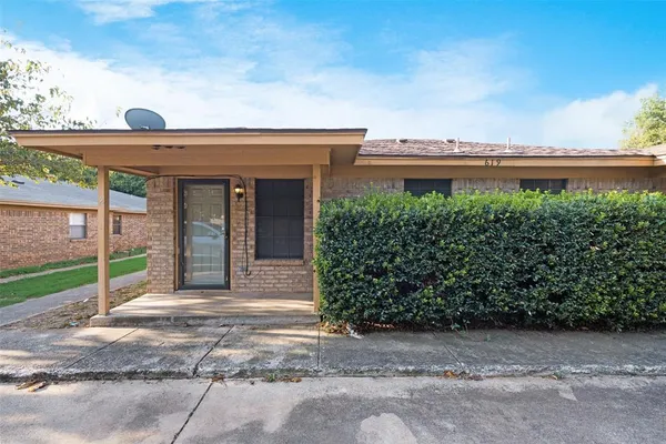 $1,085 | 619 Race Street, Crowley, TX 76036